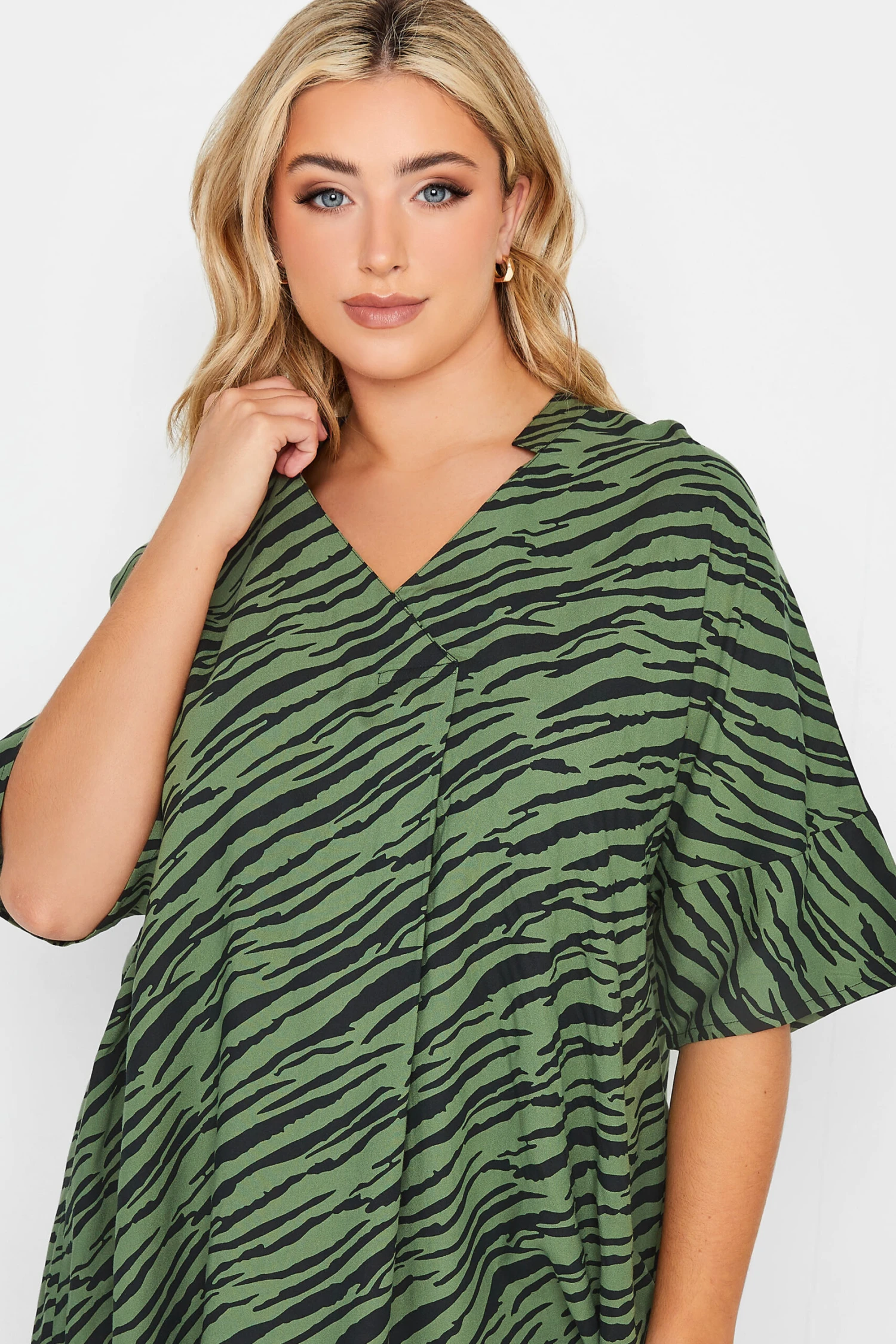 YOURS Curve Green Zebra Print Pleat Front Blouse 3 YOURS Curve Green Zebra Print Pleat Front Blouse - Image 3