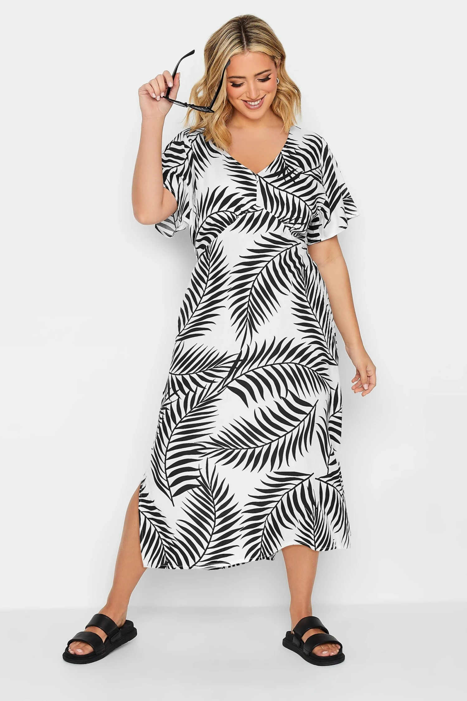 YOURS PETITE Curve White Leaf Print Midi Tea Dress 2 YOURS PETITE Curve White Leaf Print Midi Tea Dress - Image 2