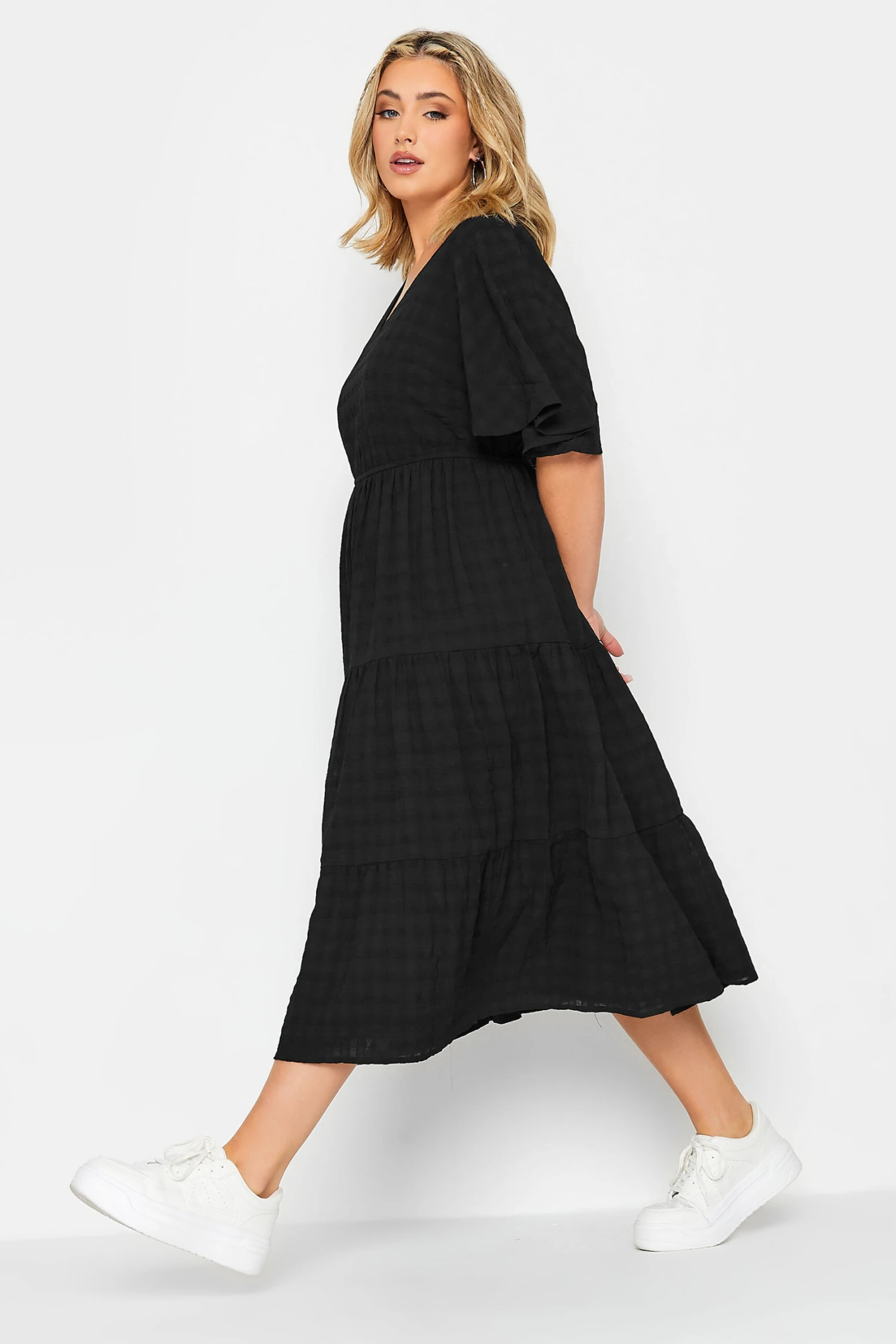 LIMITED COLLECTION Curve Black Textured Tiered Smock Dress 1 LIMITED COLLECTION Curve Black Textured Tiered Smock Dress