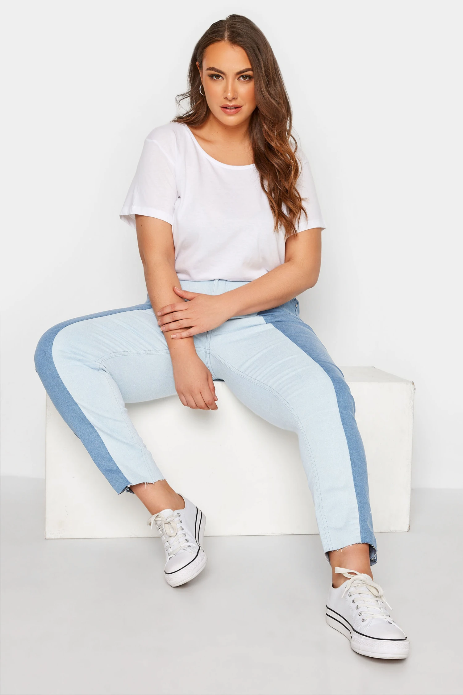 YOURS Curve Blue Two Tone Stretch MOM Jeans 2 YOURS Curve Blue Two Tone Stretch MOM Jeans - Image 2