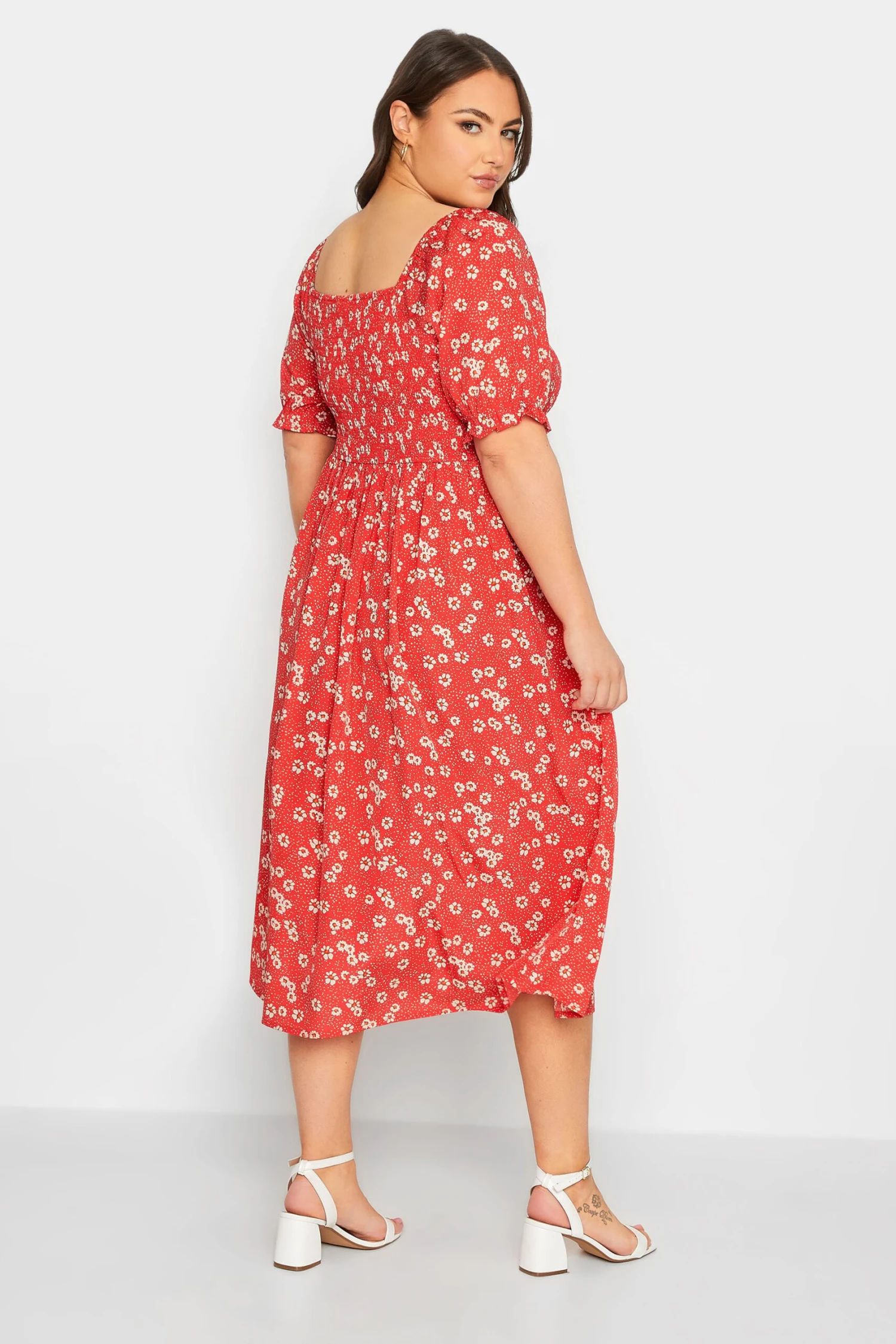 YOURS Curve Red Daisy Print Shirred Midi Dress 2 YOURS Curve Red Daisy Print Shirred Midi Dress - Image 2