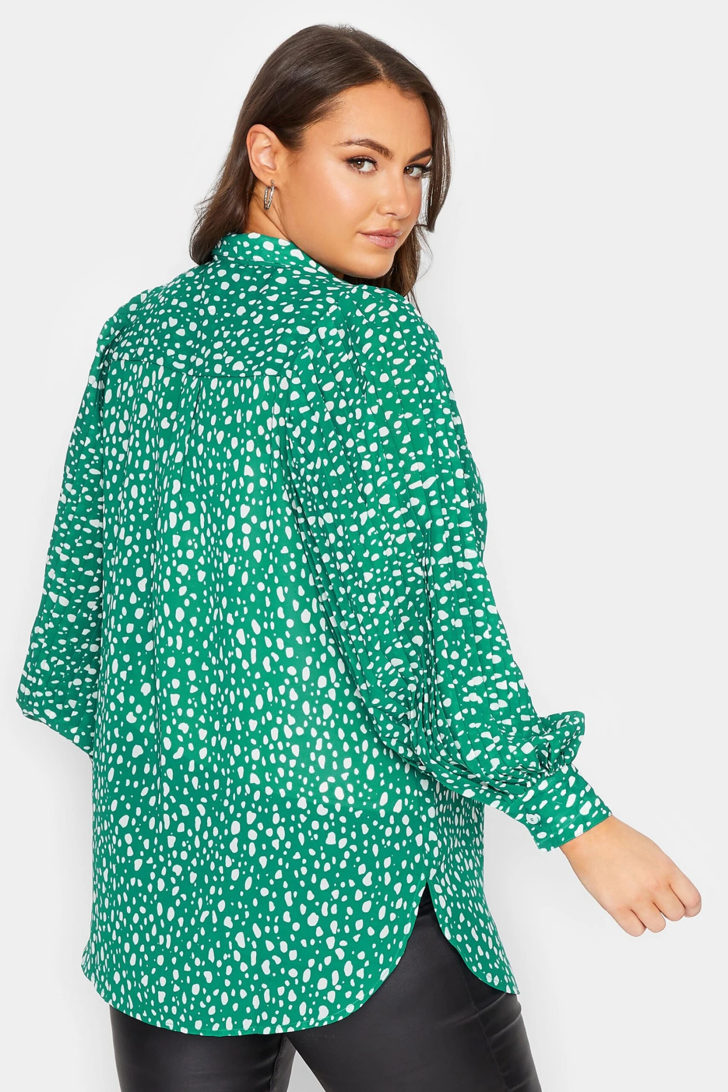 YOURS LONDON Curve Green Dalmatian Pleat Sleeve Shirt 2 YOURS LONDON Curve Green Dalmatian Pleat Sleeve Shirt - Image 2