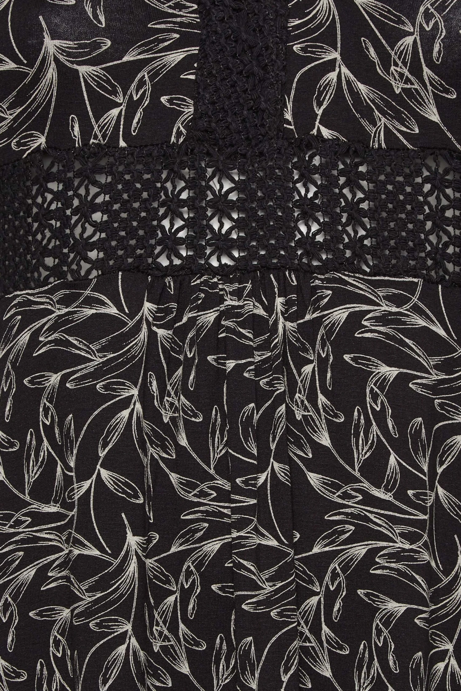 YOURS Curve Black Floral V-Neck Lace Midi Dress 4 YOURS Curve Black Floral V-Neck Lace Midi Dress - Image 4