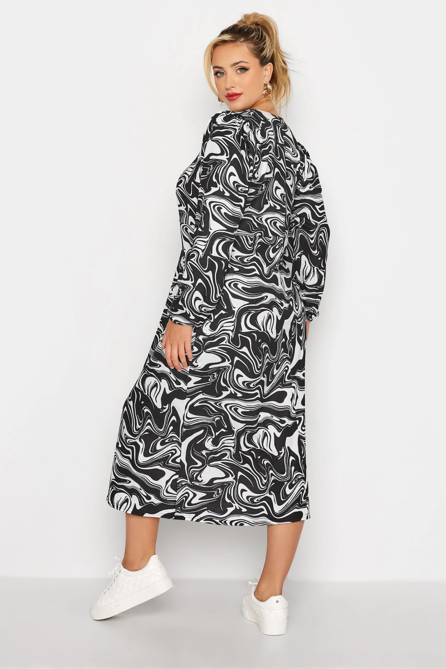 LIMITED COLLECTION Curve Black Swirl Print Ruched Midi Dress 2 LIMITED COLLECTION Curve Black Swirl Print Ruched Midi Dress - Image 2