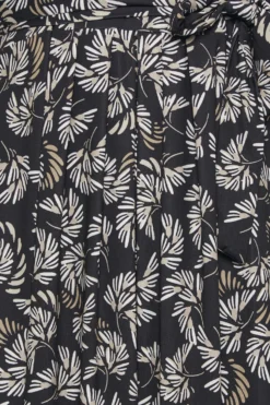 YOURS Curve Black Leaf Print Maxi Wrap Dress 9 YOURS Curve Black Leaf Print Maxi Wrap Dress -Outlet Stylo Wise Store 2e2eab1c 0a0b 4b 302073 Z scaled