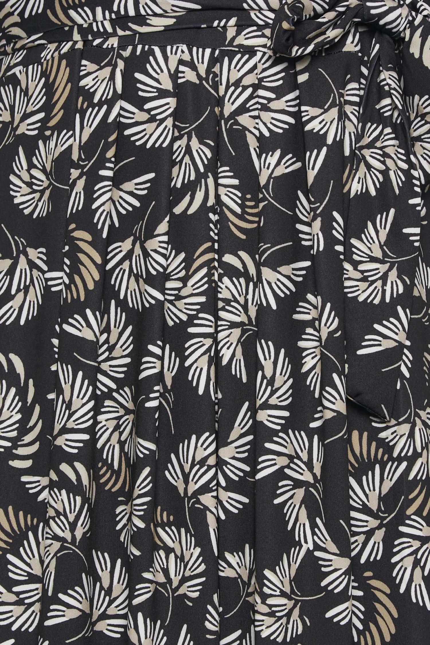 YOURS Curve Black Leaf Print Maxi Wrap Dress 4 YOURS Curve Black Leaf Print Maxi Wrap Dress - Image 4