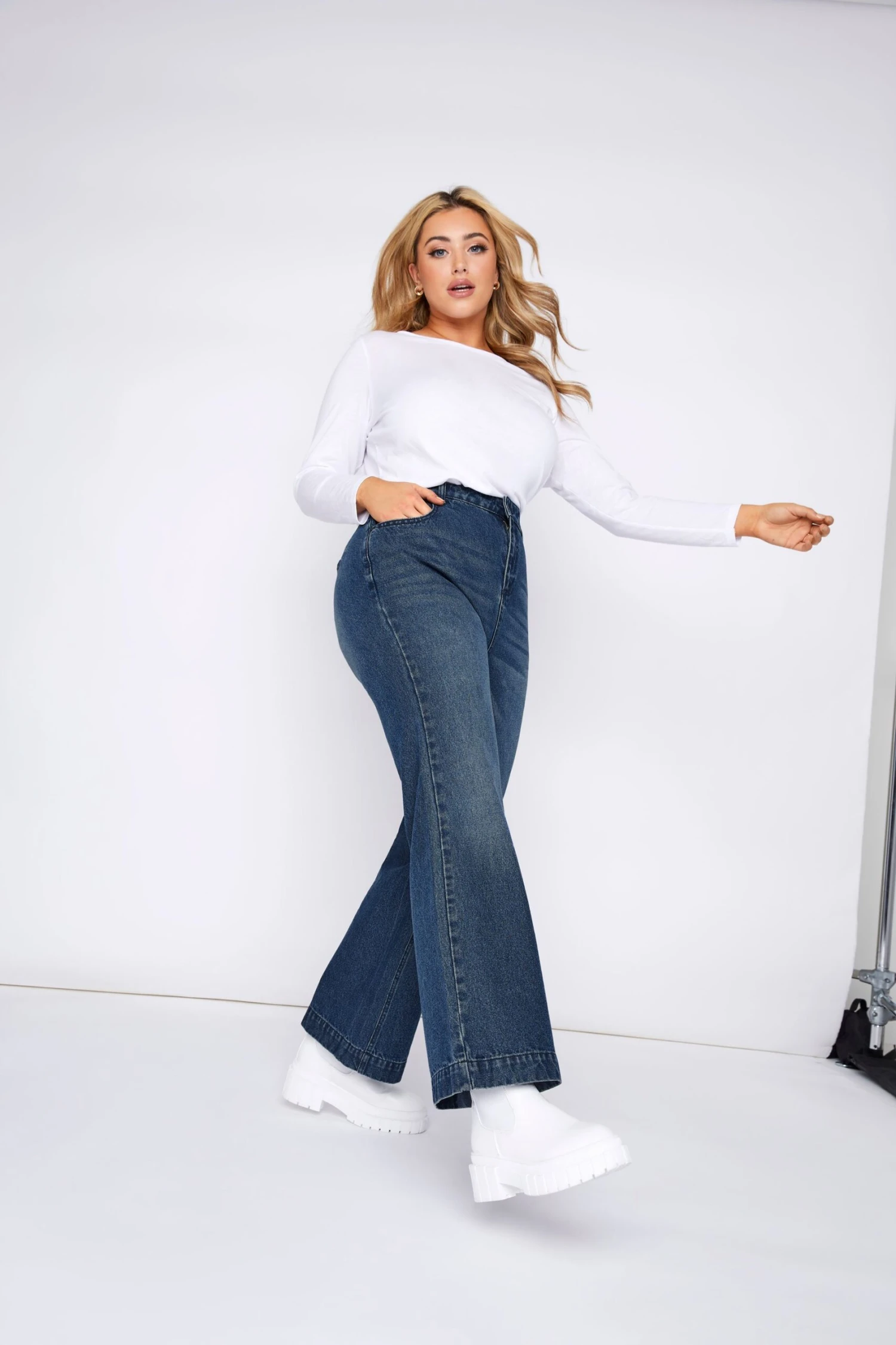 YOURS Curve Blue Wide Leg Jeans 3 YOURS Curve Blue Wide Leg Jeans - Image 3