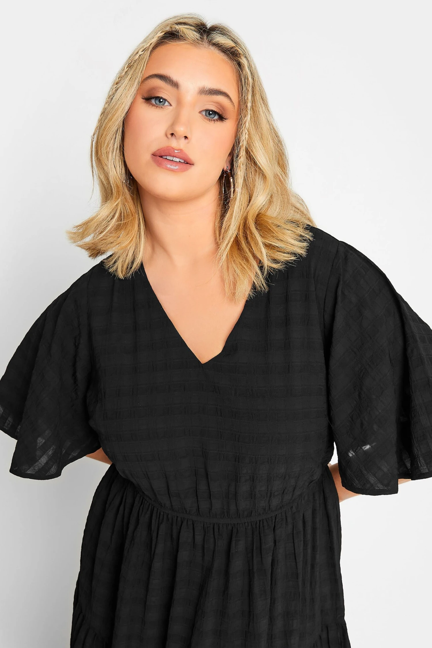 LIMITED COLLECTION Curve Black Textured Tiered Smock Dress 4 LIMITED COLLECTION Curve Black Textured Tiered Smock Dress - Image 4