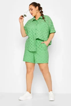 LIMITED COLLECTION Curve Green Broderie Anglaise Shirt 10 LIMITED COLLECTION Curve Green Broderie Anglaise Shirt -Outlet Stylo Wise Store 44c00143 fa4a 43 215528 B scaled