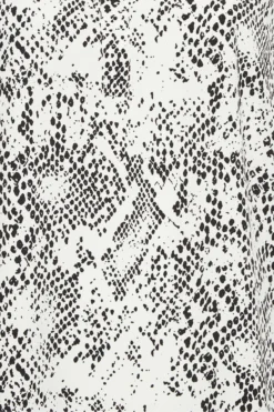 YOURS Curve White Snake Print V-Neck Blouse 9 YOURS Curve White Snake Print V-Neck Blouse -Outlet Stylo Wise Store 53a85e13 78c8 40 174307 Z scaled