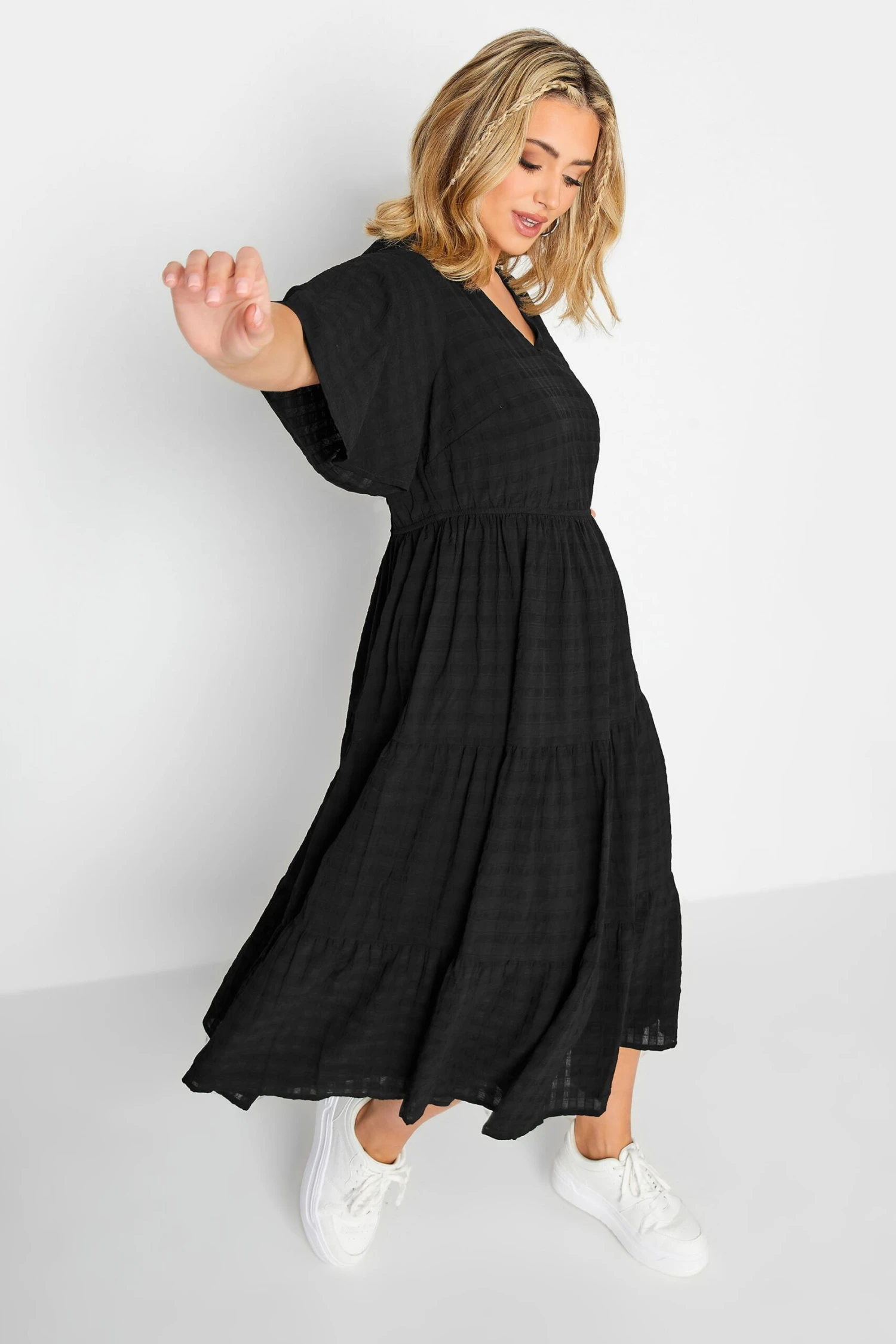 LIMITED COLLECTION Curve Black Textured Tiered Smock Dress 2 LIMITED COLLECTION Curve Black Textured Tiered Smock Dress - Image 2