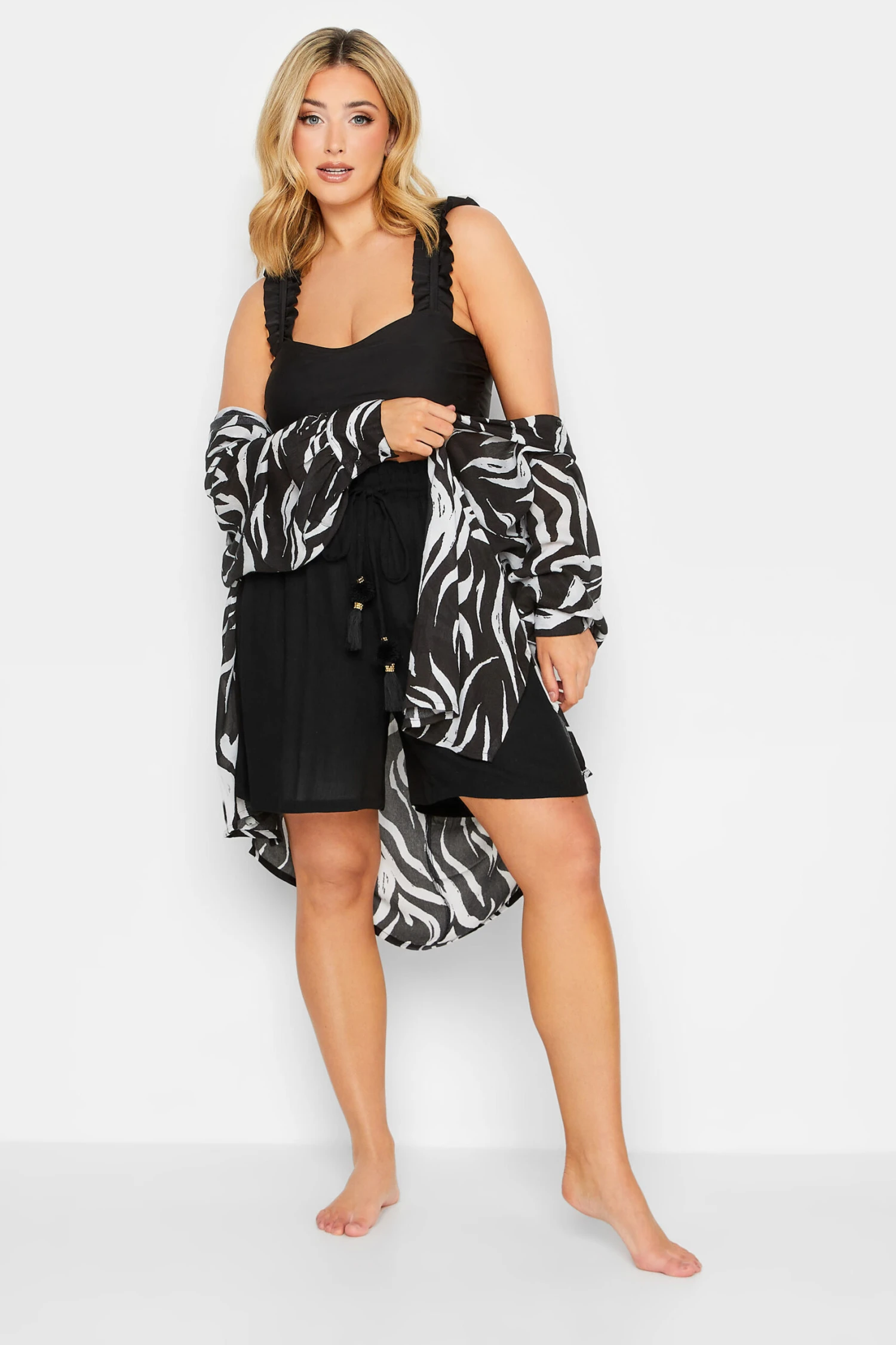 YOURS Curve Black Tassel Beach Shorts 2 YOURS Curve Black Tassel Beach Shorts - Image 2