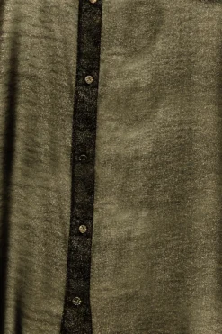 YOURS Curve Black & Gold Shimmer Button Through Shirt 9 YOURS Curve Black & Gold Shimmer Button Through Shirt -Outlet Stylo Wise Store 6a8c29aa 1f60 40 174231 Z scaled