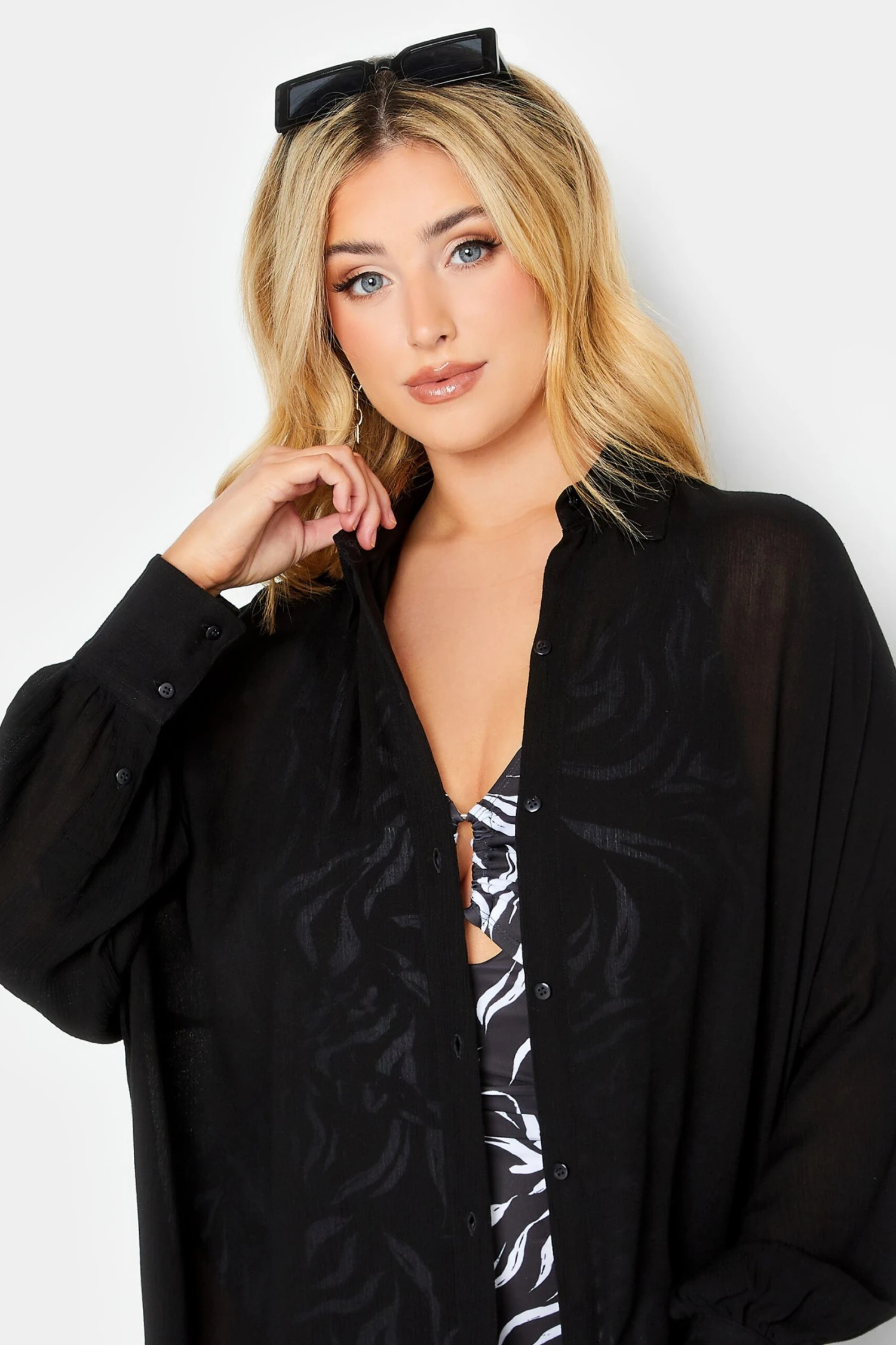 YOURS Curve Black Beach Shirt 3 YOURS Curve Black Beach Shirt - Image 3