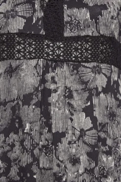 YOURS Curve Black Floral V-Neck Lace Dress -Outlet Stylo Wise Store 829ca0db 8185 4d 301886 z scaled