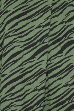 YOURS Curve Green Zebra Print Pleat Front Blouse 9 YOURS Curve Green Zebra Print Pleat Front Blouse -Outlet Stylo Wise Store bf6d1027 9f09 43 131879 Z scaled