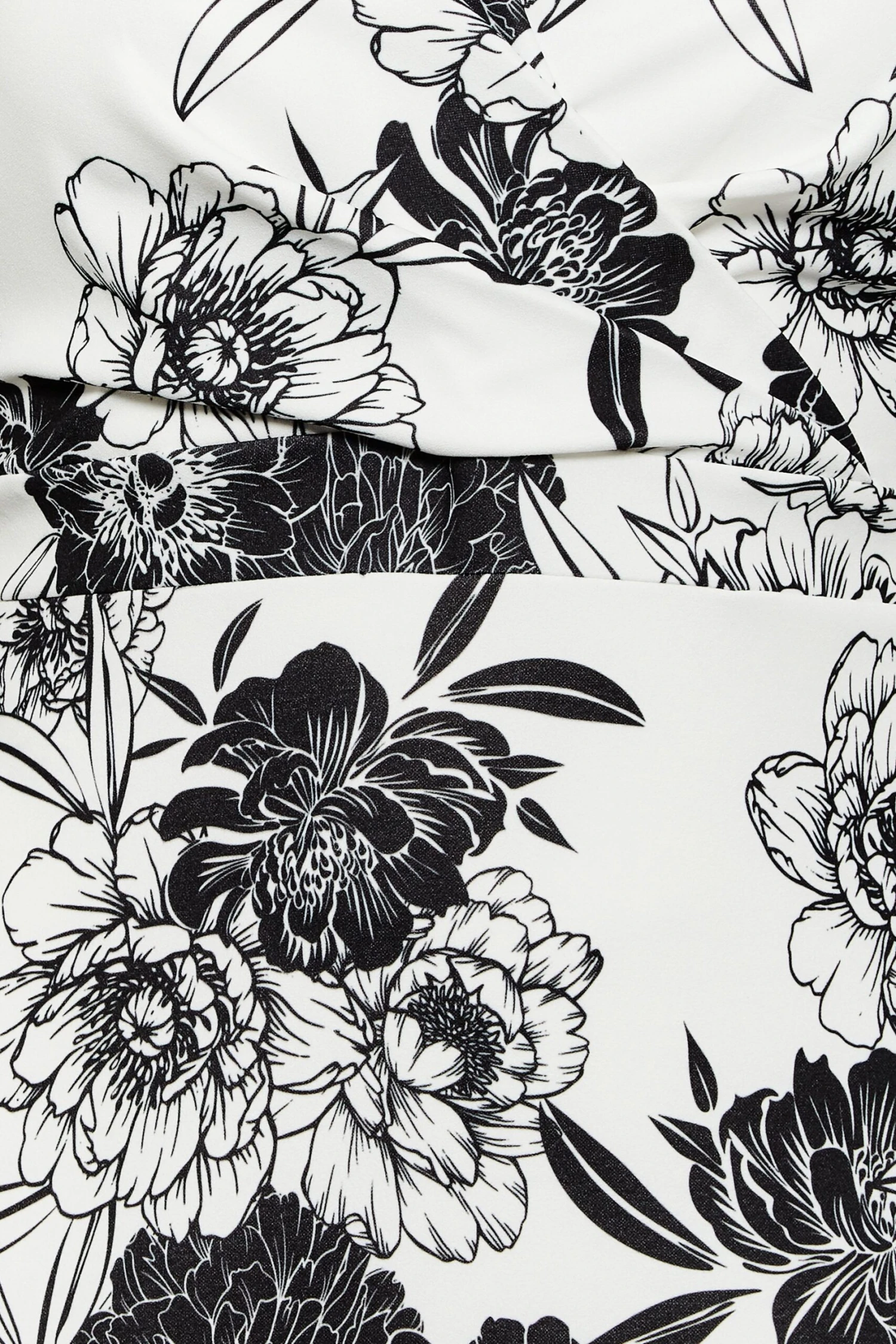 YOURS LONDON Curve White & Black Floral V-Neck Drop Shoulder Wrap Dress 4 YOURS LONDON Curve White & Black Floral V-Neck Drop Shoulder Wrap Dress - Image 4