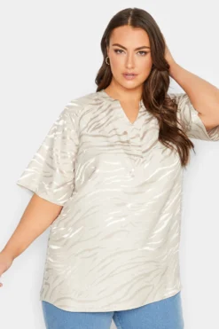 YOURS Curve Cream Animal Print Satin V-Neck Blouse 11 YOURS Curve Cream Animal Print Satin V-Neck Blouse -Outlet Stylo Wise Store c7bb8a80 9d2c 41 174310 A scaled