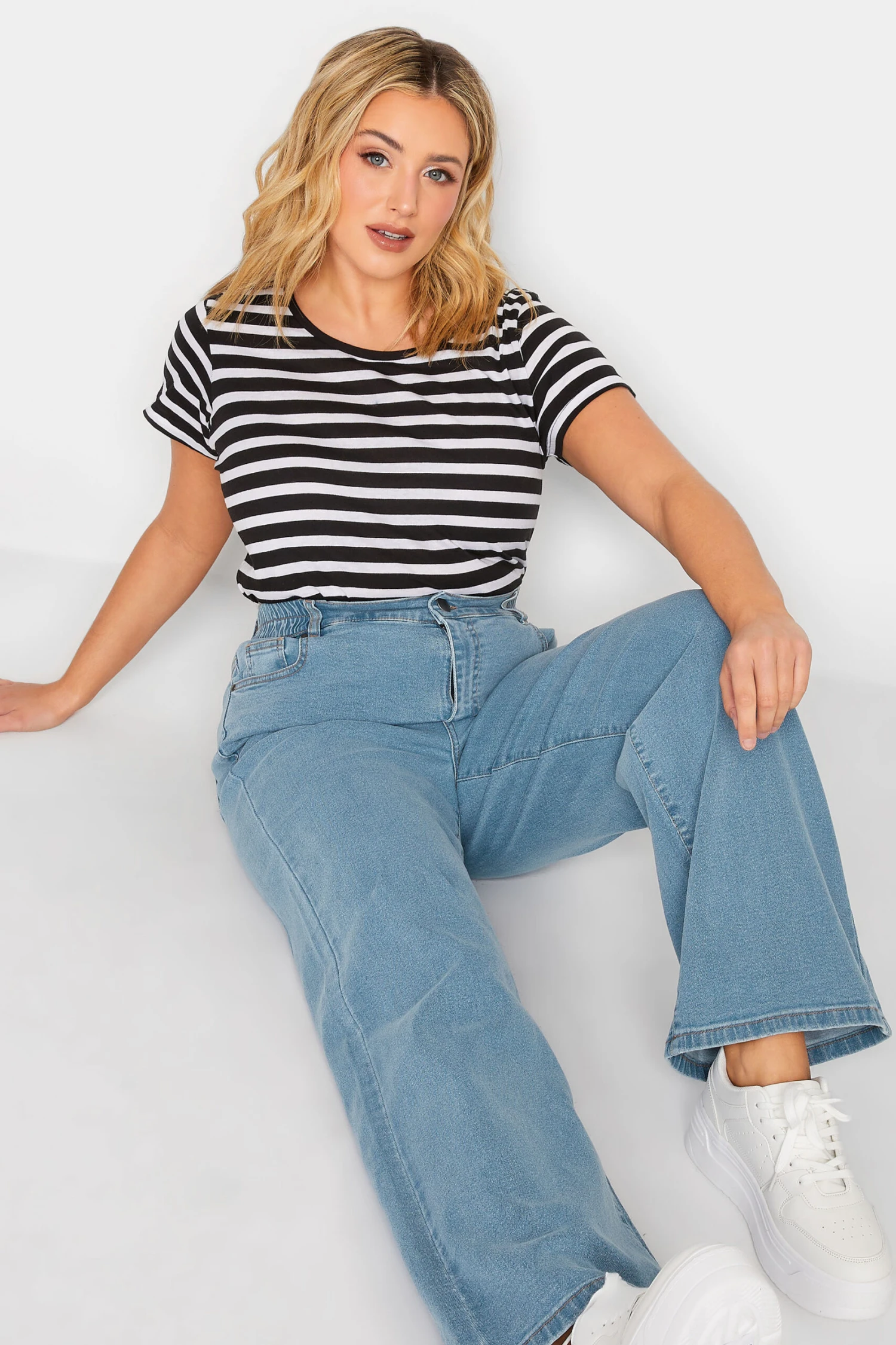 YOURS Curve Light Blue Elasticated Waist Stretch Wide Leg Jeans 2 YOURS Curve Light Blue Elasticated Waist Stretch Wide Leg Jeans - Image 2