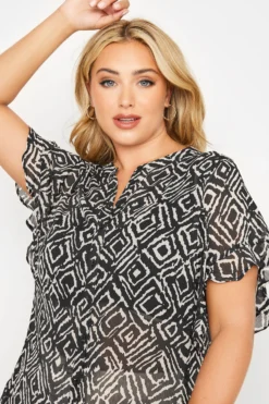 YOURS Curve Black Short Frill Sleeve Shirt -Outlet Stylo Wise Store dc437fac b17a 4a 173868 E scaled