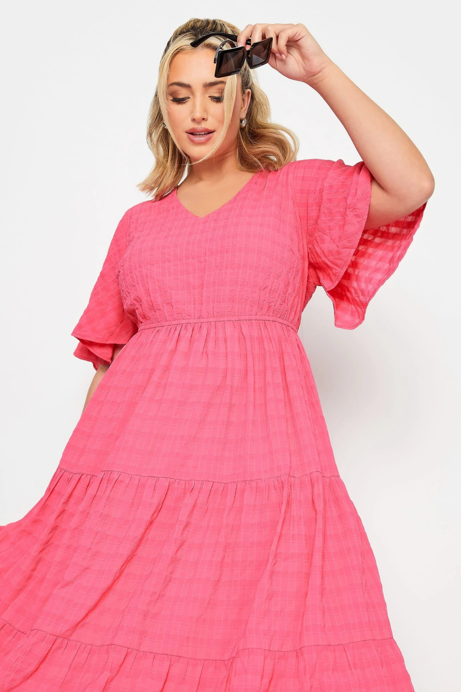 LIMITED COLLECTION Curve Hot Pink Textured Tiered Smock Dress 4 LIMITED COLLECTION Curve Hot Pink Textured Tiered Smock Dress - Image 4