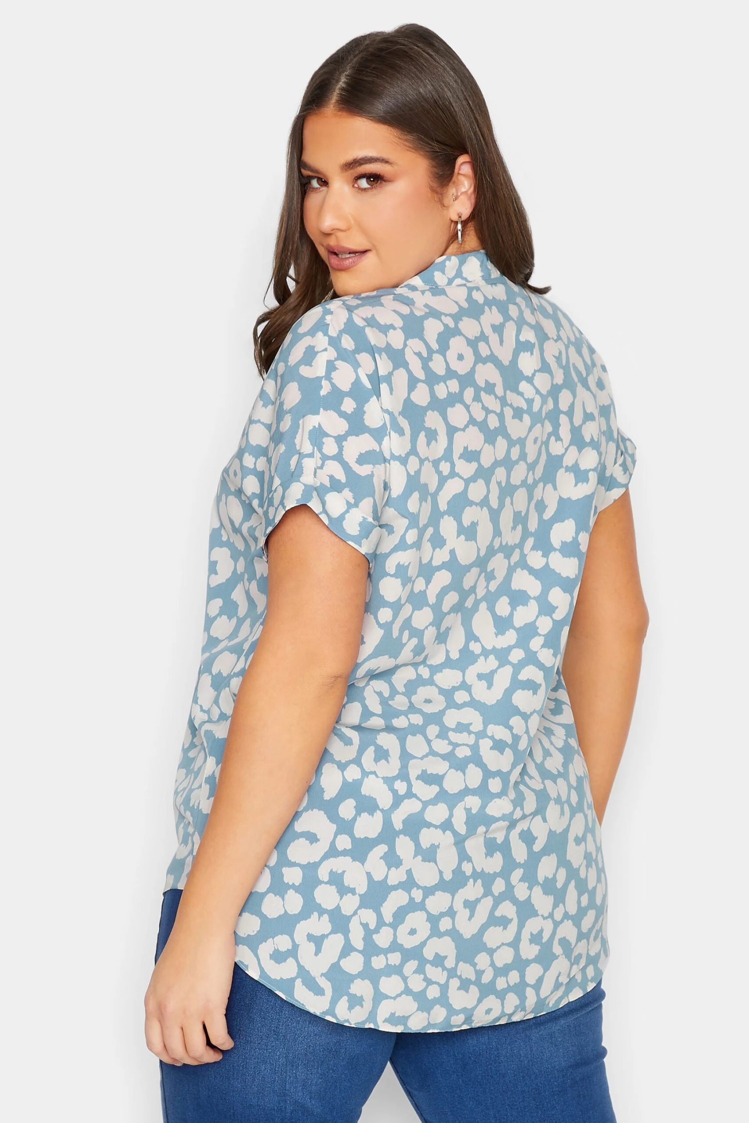 YOURS Curve Blue Animal Print Half Placket Blouse 2 YOURS Curve Blue Animal Print Half Placket Blouse - Image 2