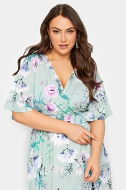 YOURS LONDON Light Blue Floral Shirred Maxi Dress 8 YOURS LONDON Light Blue Floral Shirred Maxi Dress -Outlet Stylo Wise Store e800f615 31c8 41 162126 D scaled