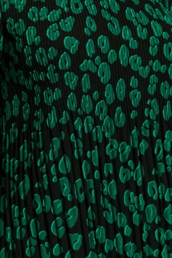 YOURS LONDON Curve Green Leopard Print Pleat Blouse -Outlet Stylo Wise Store e9384a7e 482f 44 161775 Z scaled