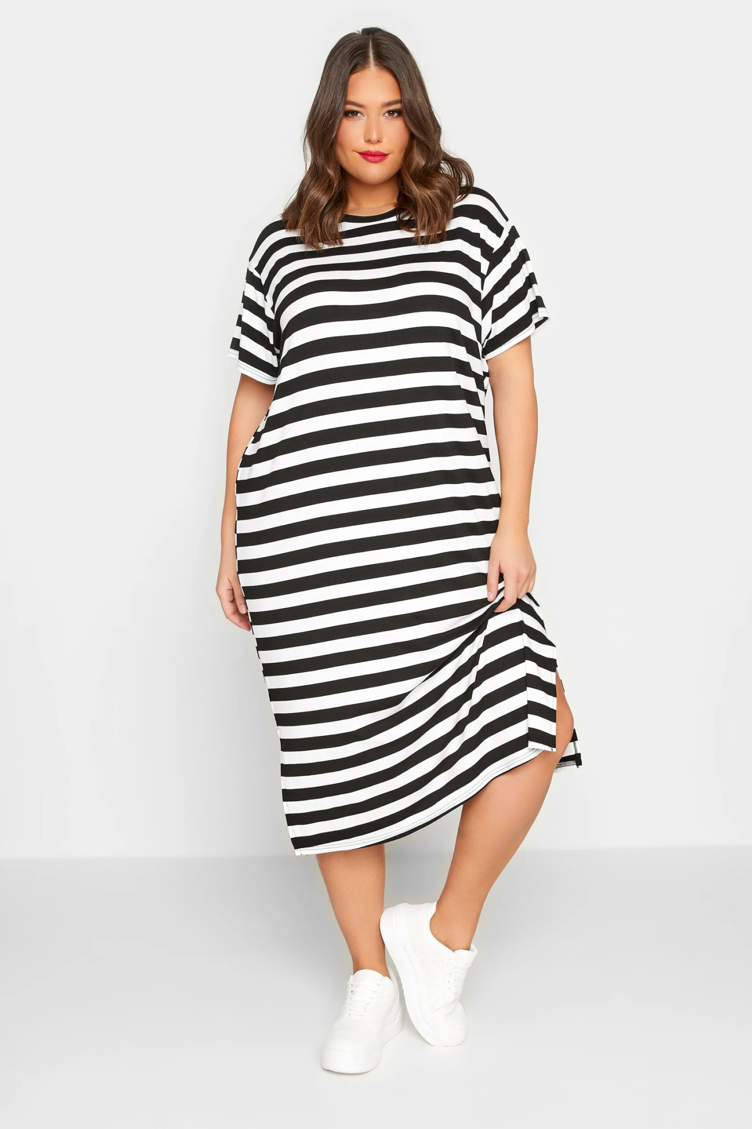 LIMITED COLLECTION Curve Black Stripe Throw On Maxi Dress 1 LIMITED COLLECTION Curve Black Stripe Throw On Maxi Dress