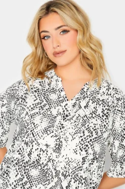 YOURS Curve White Snake Print V-Neck Blouse 8 YOURS Curve White Snake Print V-Neck Blouse -Outlet Stylo Wise Store f713dd1c 62ee 48 174307 D scaled