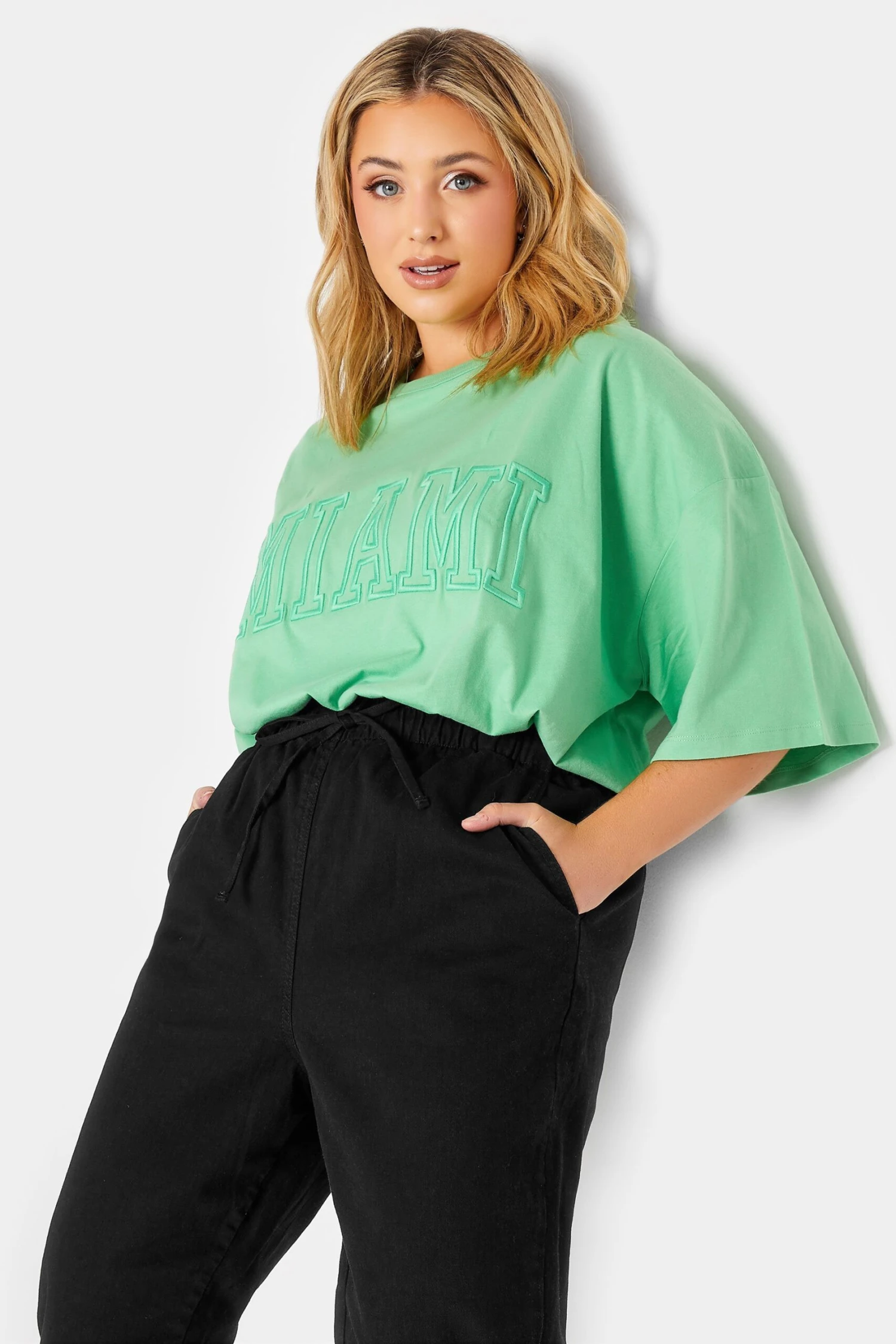 YOURS Curve Black Paperbag Waist Stretch MOM Jeans 2 YOURS Curve Black Paperbag Waist Stretch MOM Jeans - Image 2
